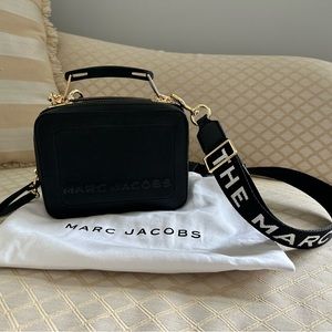 Marc Jacobs- The box crossbody bag